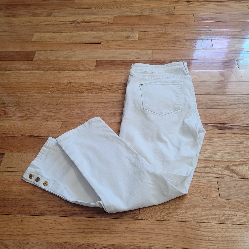 White Guess Capri